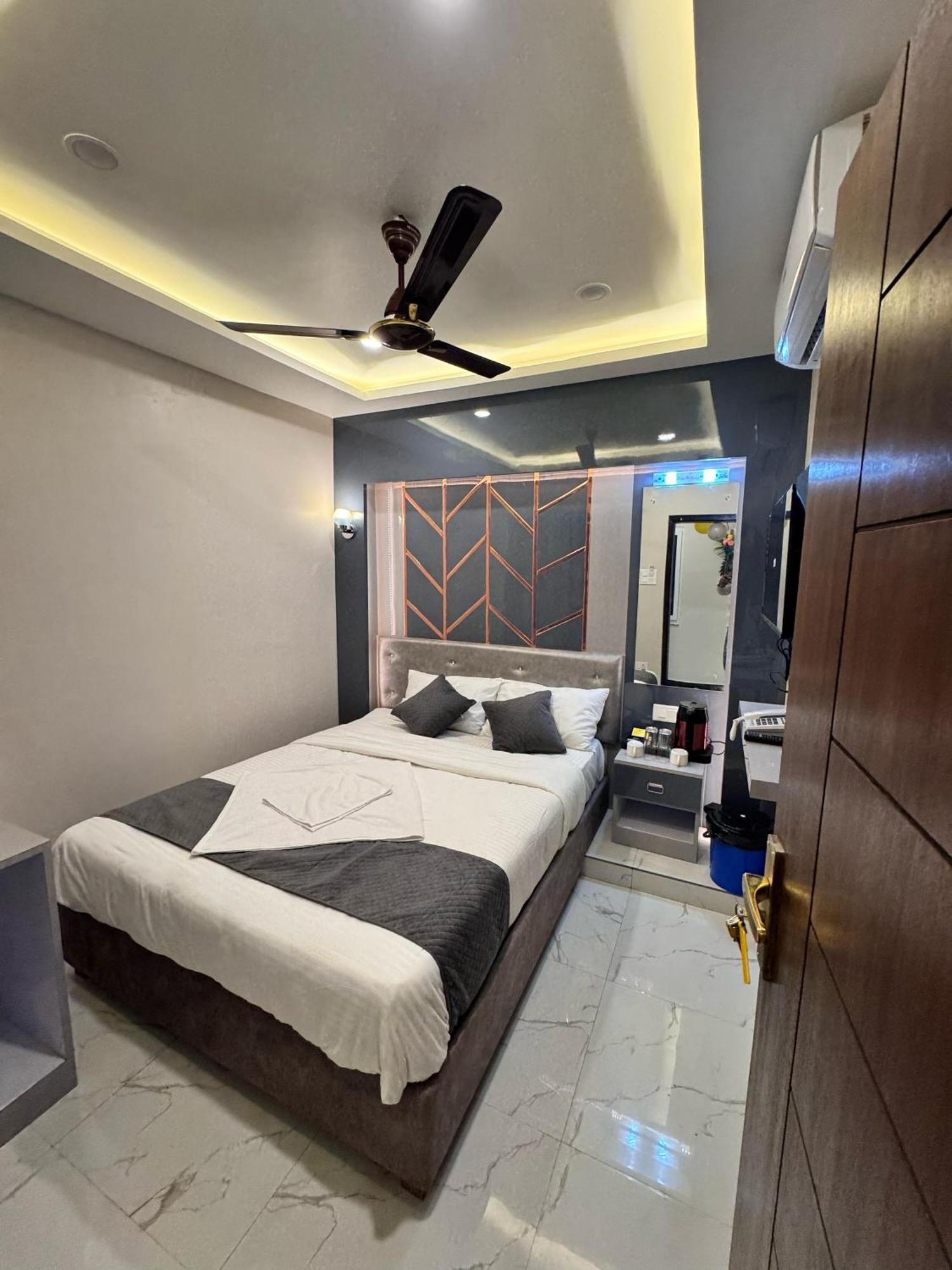 Hotel Royal Mithila Private Limited จานักปูร์ ภายนอก รูปภาพ