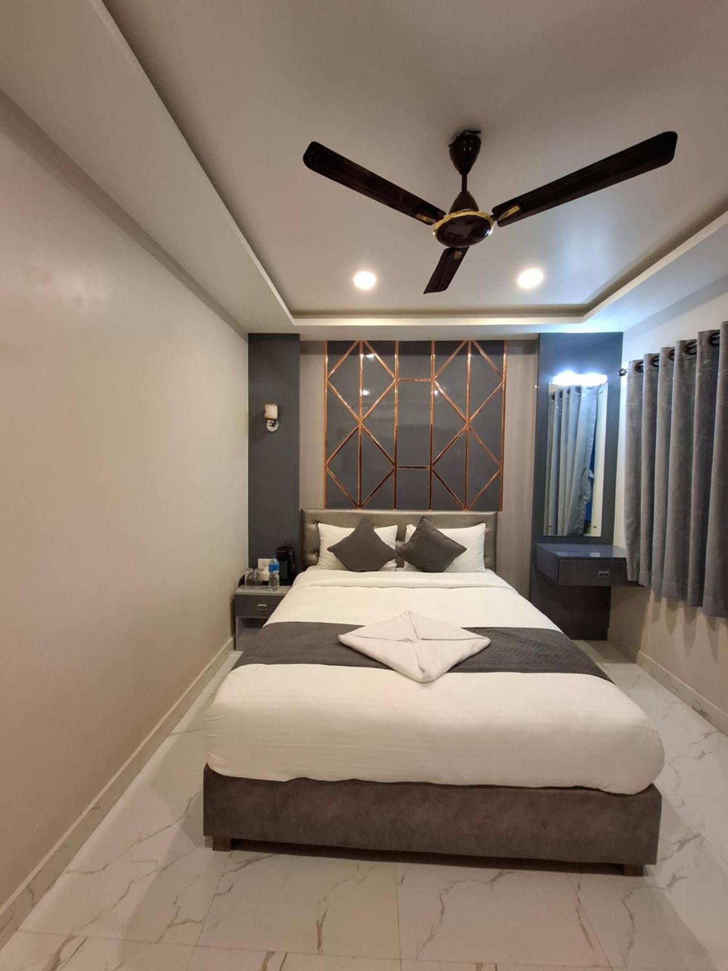 Hotel Royal Mithila Private Limited จานักปูร์ ภายนอก รูปภาพ
