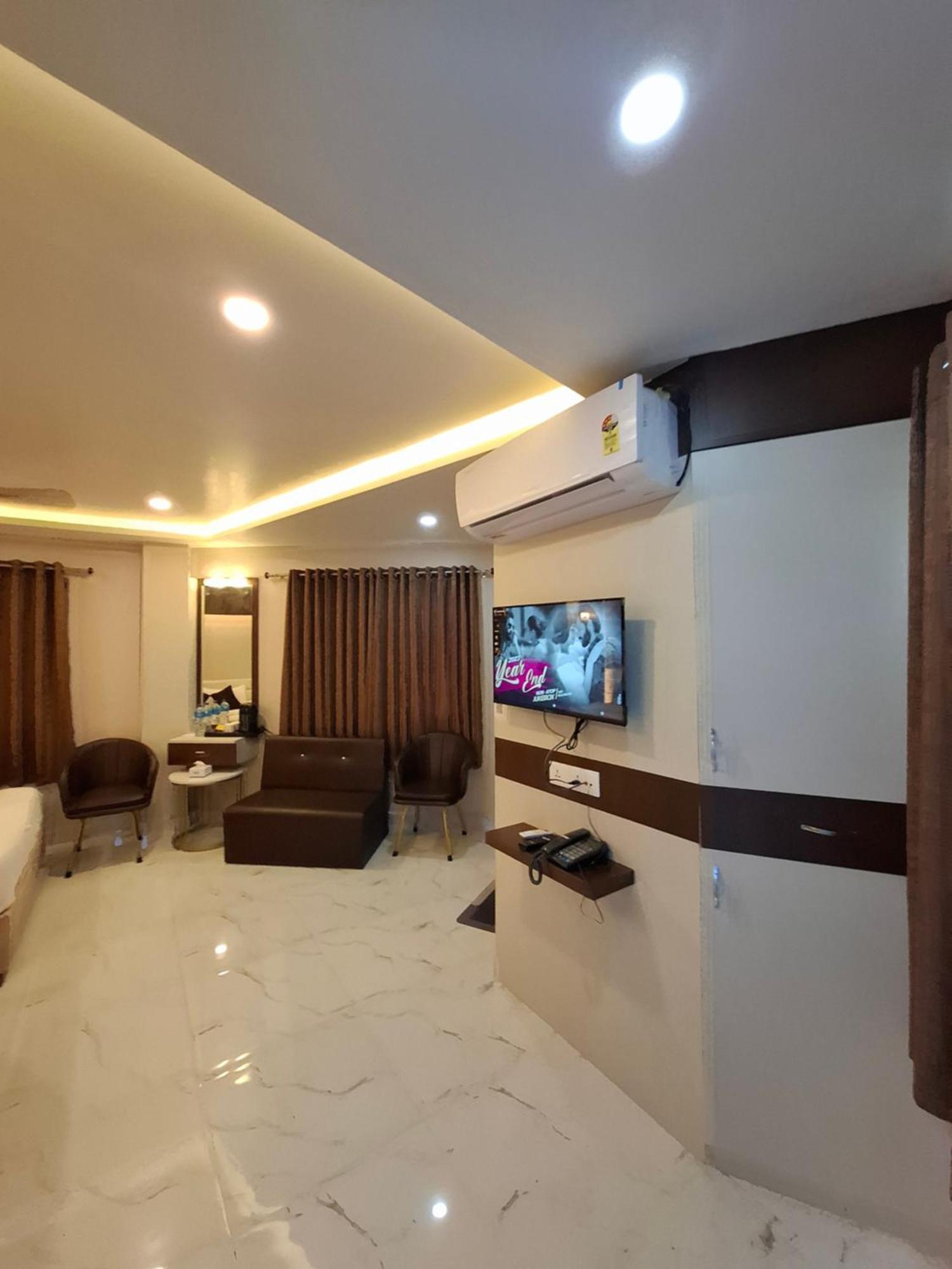 Hotel Royal Mithila Private Limited จานักปูร์ ภายนอก รูปภาพ