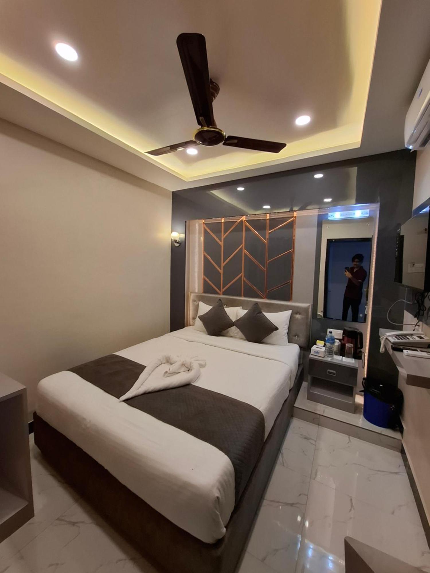 Hotel Royal Mithila Private Limited จานักปูร์ ภายนอก รูปภาพ