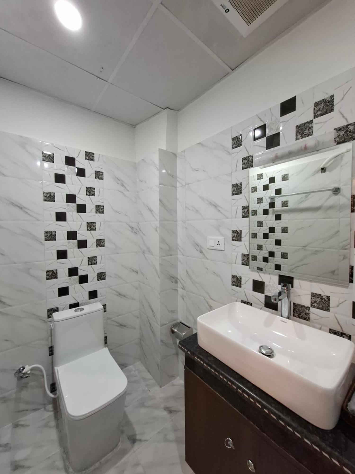 Hotel Royal Mithila Private Limited จานักปูร์ ภายนอก รูปภาพ