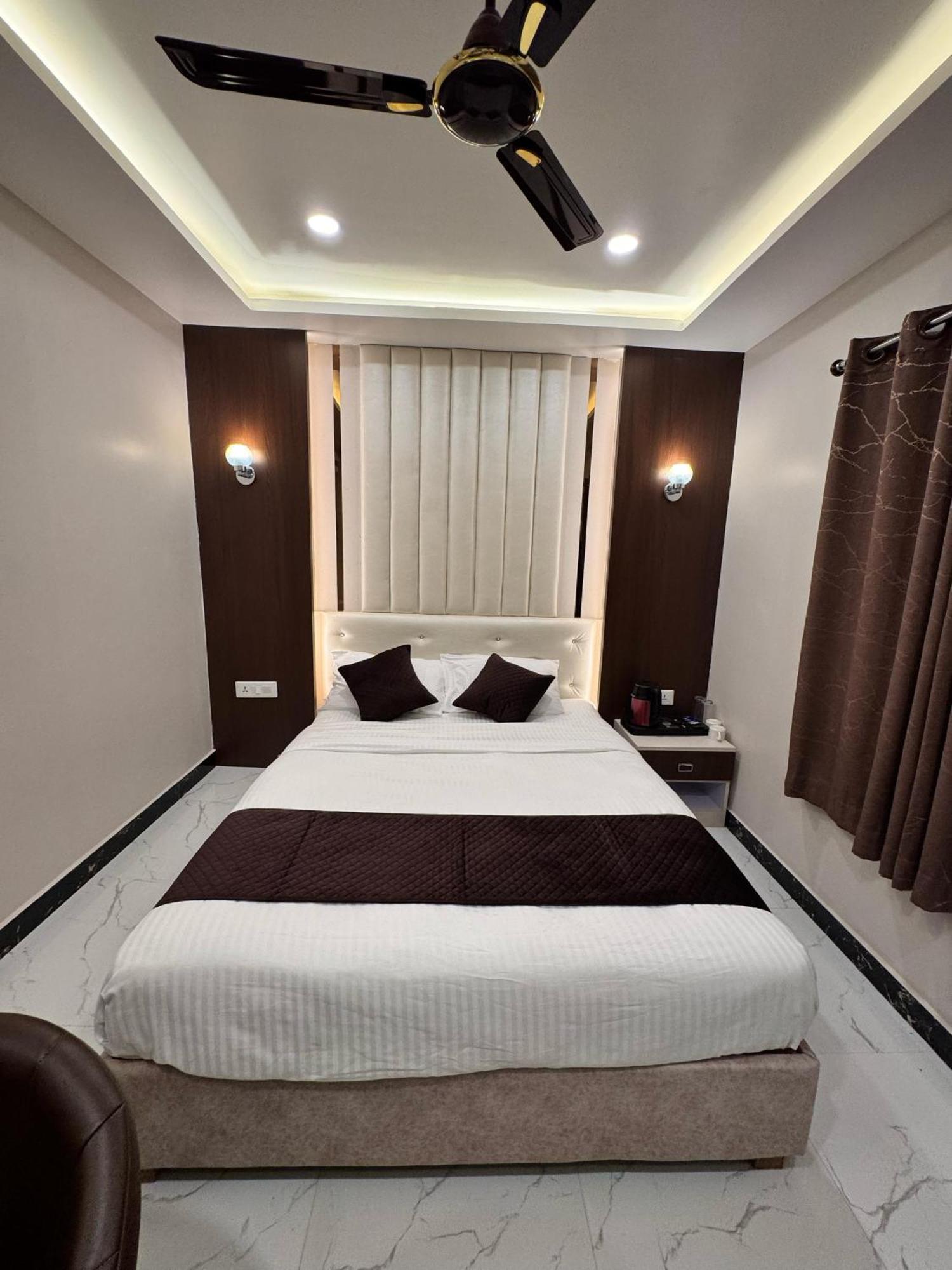 Hotel Royal Mithila Private Limited จานักปูร์ ภายนอก รูปภาพ